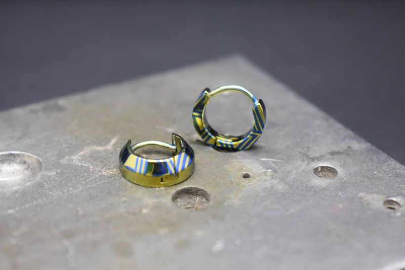 this 45 degree knife edge design is amazing for septums and helixs. if you are searching for helix clickers and septum clickers search no more, this is the best new septum design of 2020