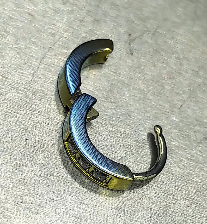 A beautiful digital fade on medical grade titanium, this helix clicker will truly wow your ear with these hand set cubic stones